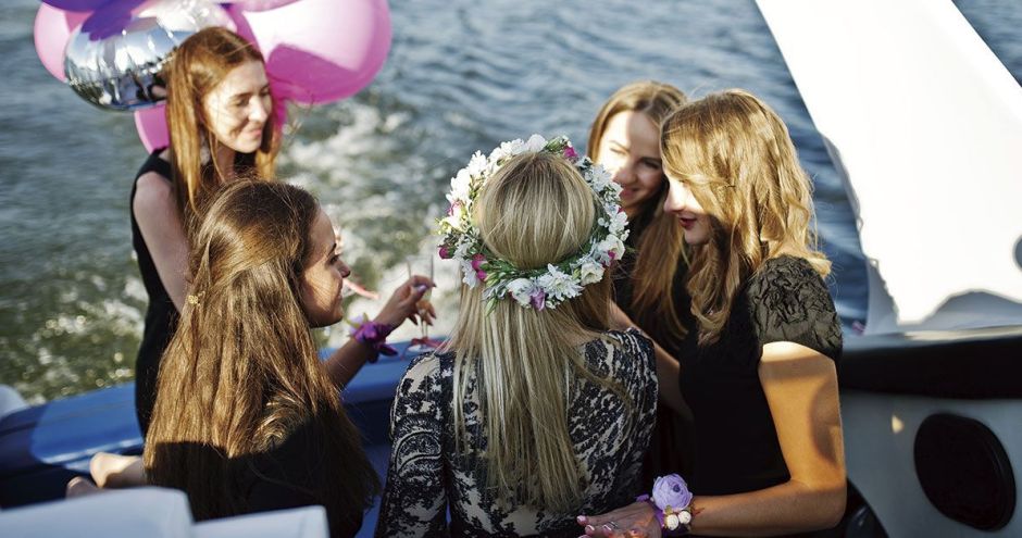 Disfrutar de una despedida de soltera en barco