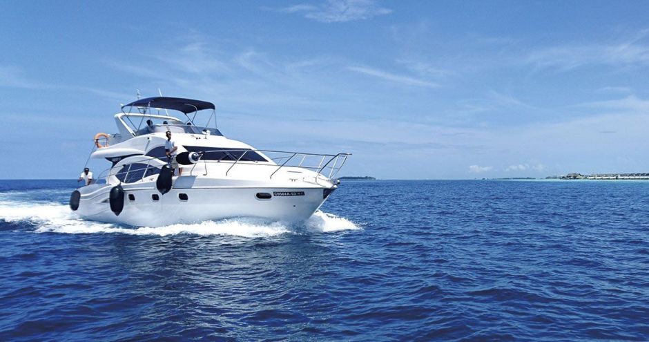 Sailing or motorboating?