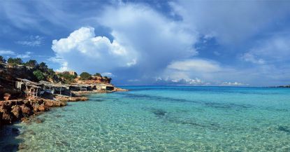 Navegar por el norte de Ibiza: Cala Xarraca, Benirrás y Port de San Miguel