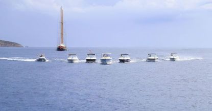 Alquiler de barco para grupos grandes, diversión garantizada