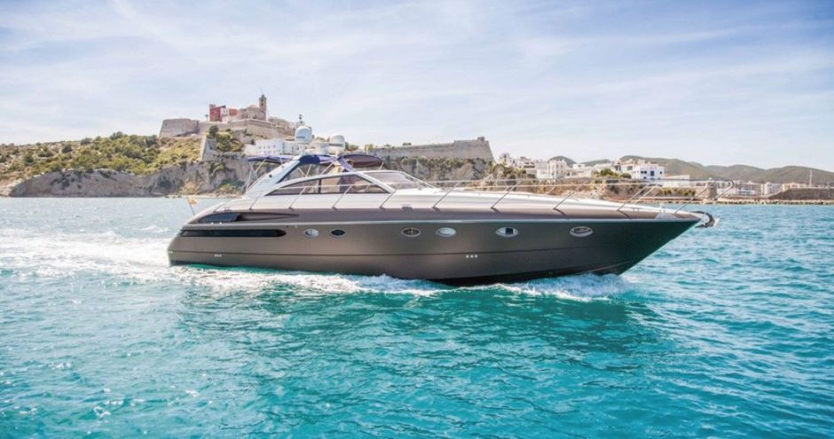 6 razones para alquilar tu barco en Ibiza con patrón