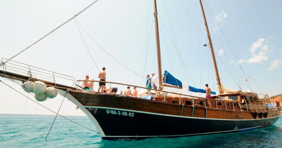 Alquiler barco grupo grande ibiza