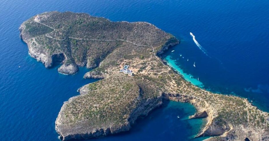 Navegar en Ibiza: ¿alquiler de velero en Ibiza o alquiler de lancha en Ibiza?